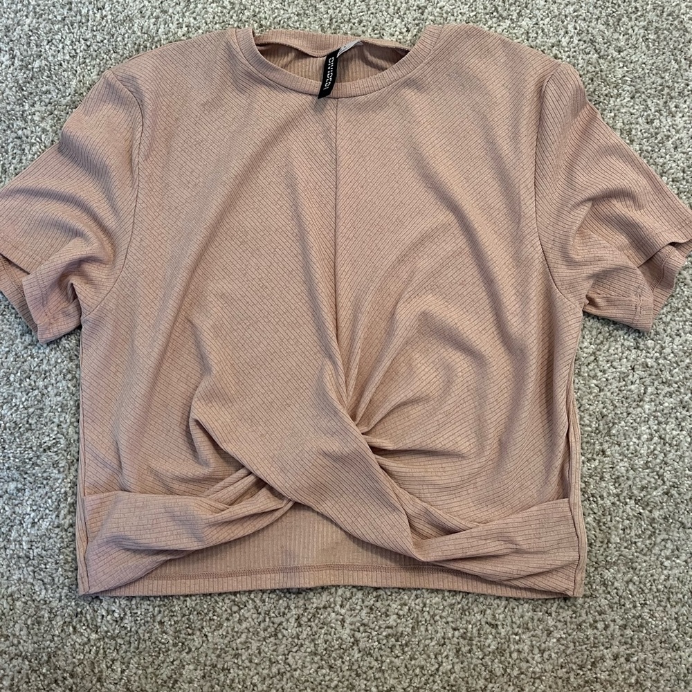 DIVIDED crop top